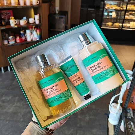 欧舒丹马卡龙身体乳套装 内含：马卡龙沐浴露250ml+马卡龙身润肤乳250ml+鲜活葡萄柚