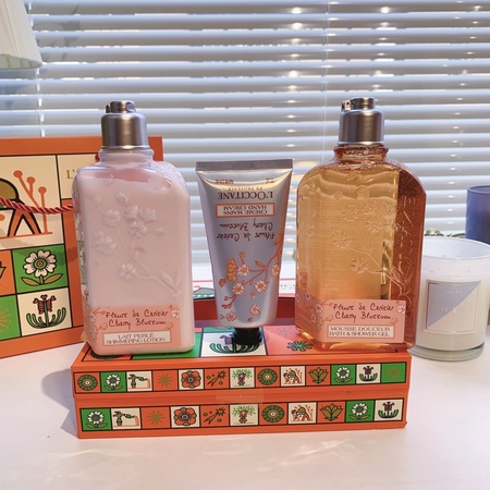 【㊣保税仓直发】欧舒丹樱花三件套 内含：身体乳250ml，沐浴露250ml，护手霜75ml
